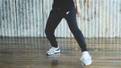 ���[���{�f�B �_���X